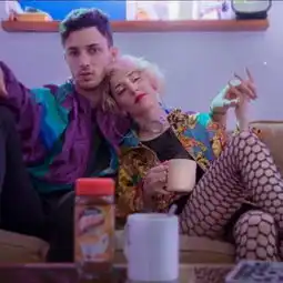 欧美霸气高冷范情侣yy头像合照两张有人疼才显得多么出众