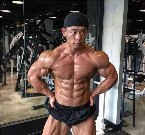 韩国肌肉情侣实力开挂,拥有搓衣板腹肌这身材你给多少分