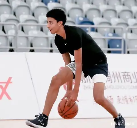 皮蓬风流情史完胜乔丹和4个女人生8个孩子,18岁二儿子有望进nba