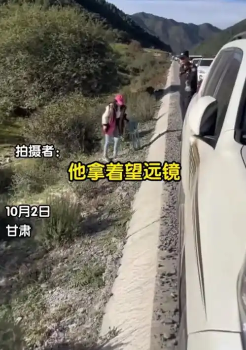 够牛情侣路边停车搞野餐造成堵塞,车牌也牛后续拍摄者发声