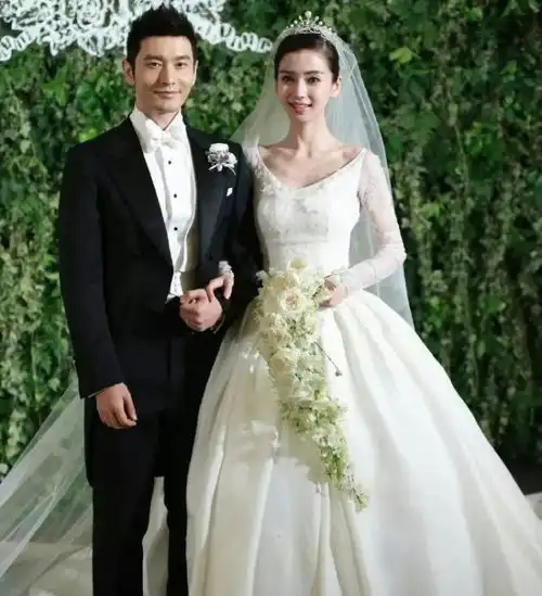 黄晓明杨颖被曝婚变,cp粉大量脱粉后,超话发布通知疑暗示未离婚