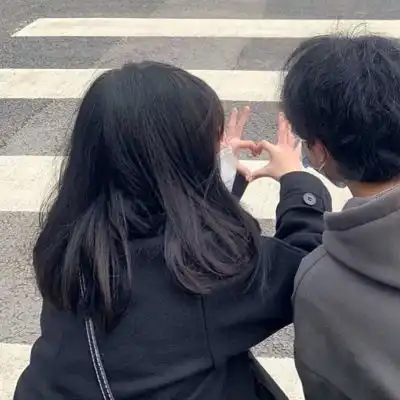 很清纯的好看的小清新情侣头像一个人最好的样子一定是被爱出来的