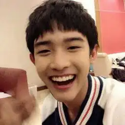 男生好几个一人图片