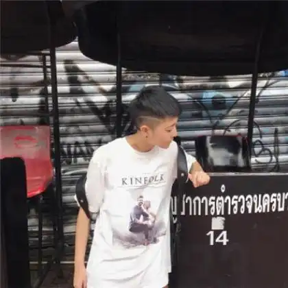 潮流情侣头像一男一女两张分开,趣味相同的人才能走到一起