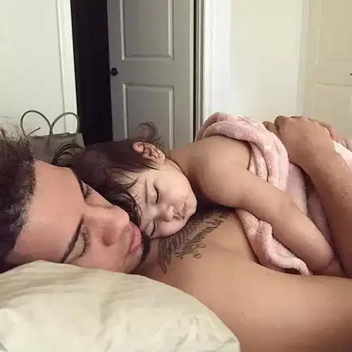 女大三的姐弟恋真牛,这是一对坐拥近四百万粉丝健身网红情侣