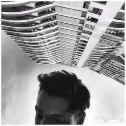 丑到没眼看,这些男明星的自拍都是随手拍的吧...