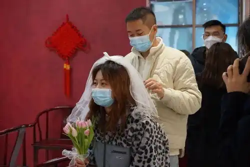 甜蜜暴击实拍宜宾民政局情人节领证现场好多俊男靓女