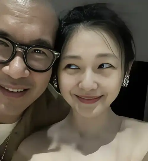 台媒曝大s去世小s反应奇怪,汪小菲换黑色头像,更多消息流出