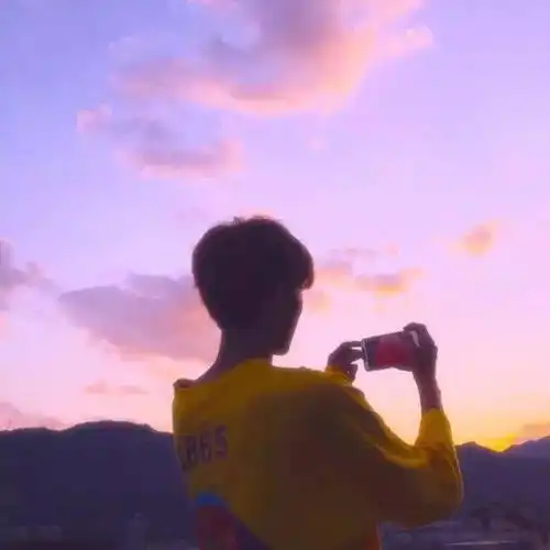 情侣头像一对两张朋友圈官宣恋爱情话