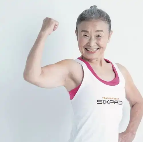 因丈夫一句你胖了,90岁的日本奶奶练出一身肌肉,还成了教练