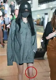 杨幂穿男友风上衣现身机场,离婚大半年终于重回少女幂人设