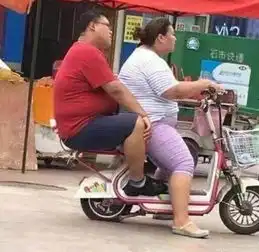 段子看着都疼,男人带孩子什么事都可以发生