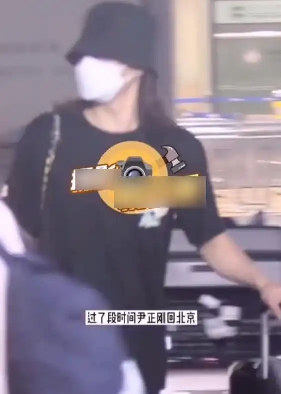 尹正陈都灵同坐豪车回小区,两人情侣装酒店过夜疑似新恋情