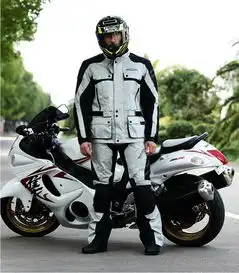 别用那种眼神看我们,我们不是骑破摩托车的,我们的名字叫骑士