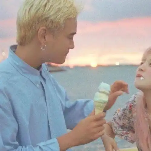 有没有那种很文艺的真人情侣头像的哇