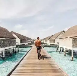 清洁工辞掉工作,买了单程票,周游世界走上巅峰