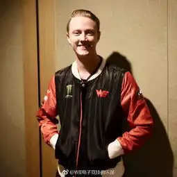 fnc最帅的男人欧成穿上we队服,网友调侃大舅子要失宠咯