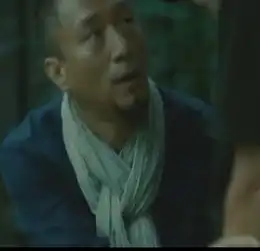 非诚勿扰2里孙红雷这个围巾是怎么系的有图片