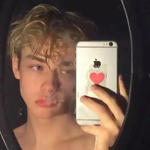 ins男生真人酷酷头像对于第三人称的角度而言
