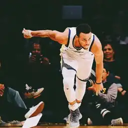 谈为何库里在猛龙全员窒息般的防守下仍能为勇士做出贡献