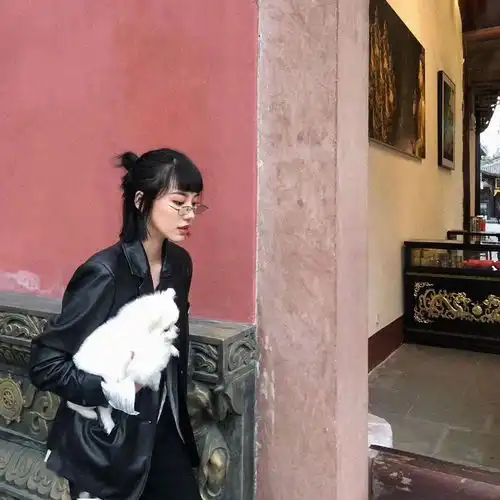 微信头像卡通动漫情侣头像一人一半,超nice的情侣头像,赶快换起来吧