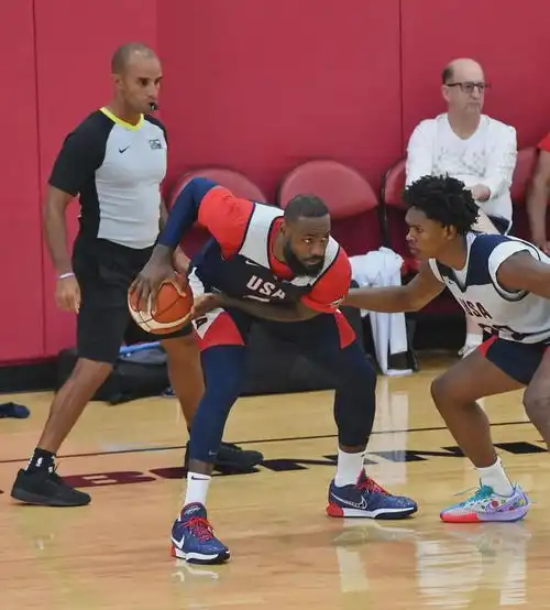 詹姆斯称自己库里和杜兰特在奥运会后,会为年轻球员让位