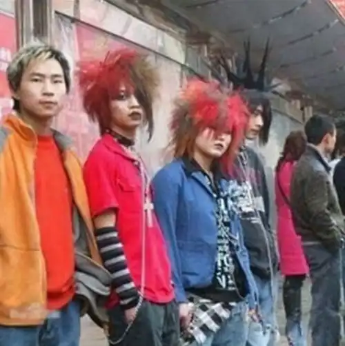 2006年,11岁少年创杀马特家族,后拒富婆追求,如今怎样