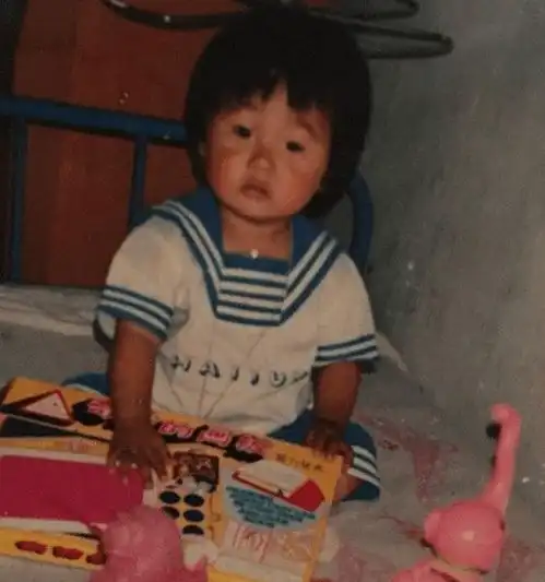 李荣浩小时候颜值很高,本以为是个玩笑,看到照片后瞬间戳中笑点