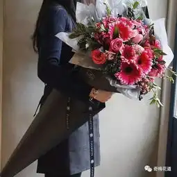 你的怀抱还缺了一个花束,就是熊抱花束