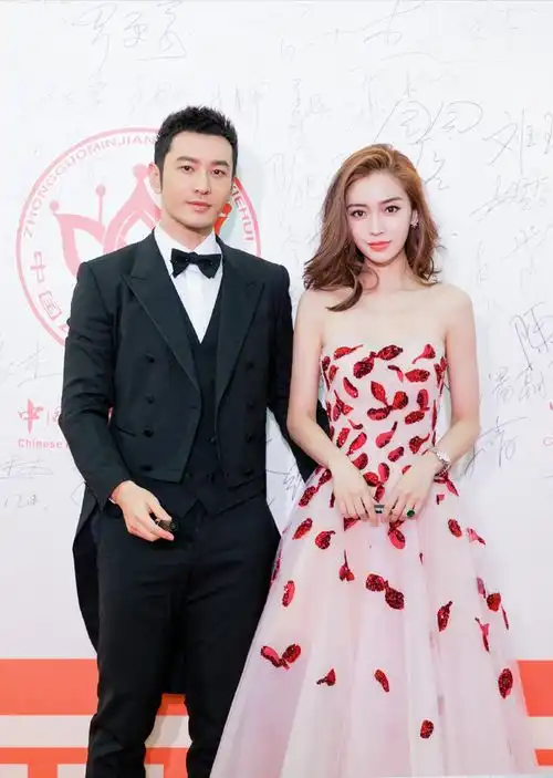 黄晓明baby情侣装破婚变传言,反复辟谣的背后,是婚姻还是生意