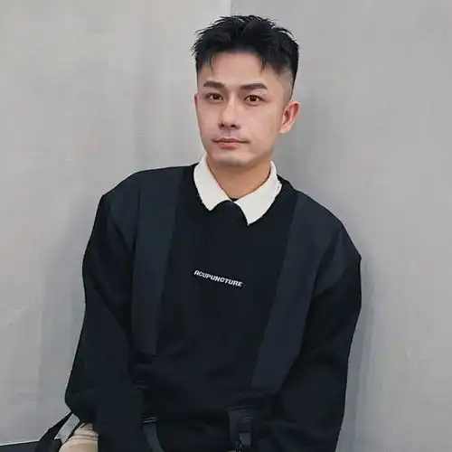 男生别再嫌弃两边铲发型了,试试这3款,清爽干净显帅气