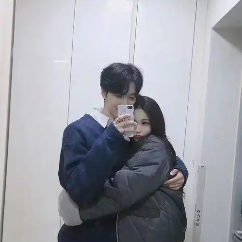 情侣头像你离开之后,放过烟火的天空依旧深邃得冷漠