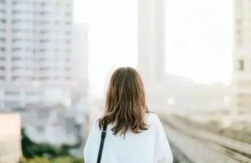 网美明星的微博一定少不了这些姿势,学会这样拍你就会有漂亮的profilepictures