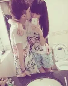 请问这个图片的配套情侣图片是什么麻烦知道的大侠给说下跪谢