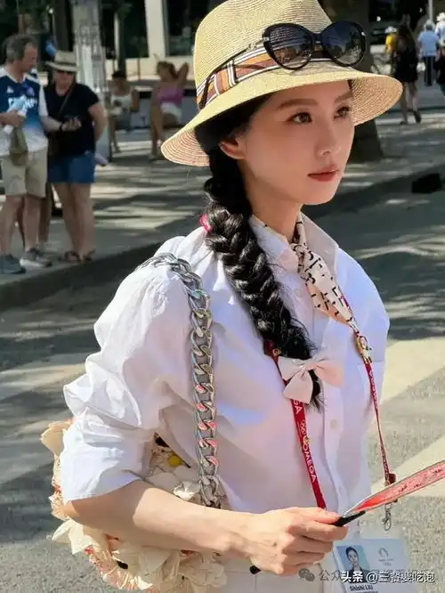 刘诗诗与男闺蜜赛场亲密依偎,藏不住好交情,吴奇隆回应成焦点