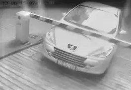 图文吸毒男两度劫车狂飙连撞5车