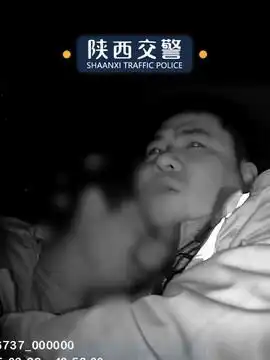 男子在北京地铁上辱骂身边农民工被行拘,为这位挺身而出的女乘客点赞我愿意跟他挨着传递正能量北京地铁永远欢迎沾着泥巴的劳动者
