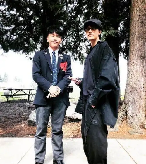陈坤父爱泛滥太思念18岁儿子,晒出陈尊佑照片宠溺叫他bb