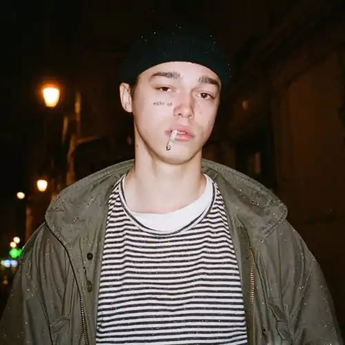 头像马上恋爱了还不知道和谁,先替他高兴一下