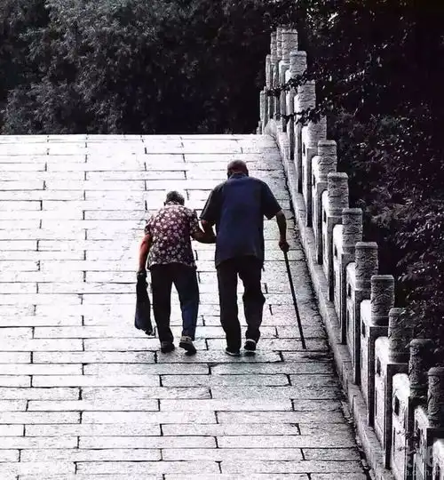 妈妈看起来比我年轻漂亮,是一种什么体验