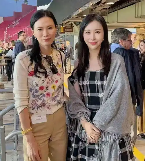 当田朴珺遇上邓文迪,田朴珺就像是个傻白甜,竟然发生了这件事