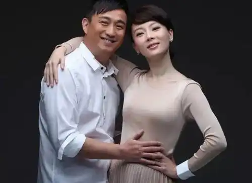曾与孙俪齐名,如今却演鹿晗的妈妈跟丈夫结婚十周年,合照洒狗粮
