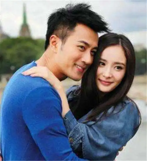 杨幂魏大勋穿情侣装,前后脚走出同一小区同一单元,疑似同居