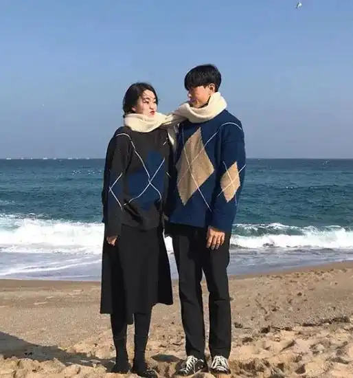 看完这些ins情侣穿搭,情人节穿什么就有谱了