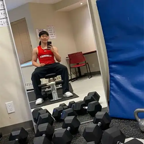 为出道做准备陈坤19岁儿子健身效果显著,自信晒照身材好过父亲