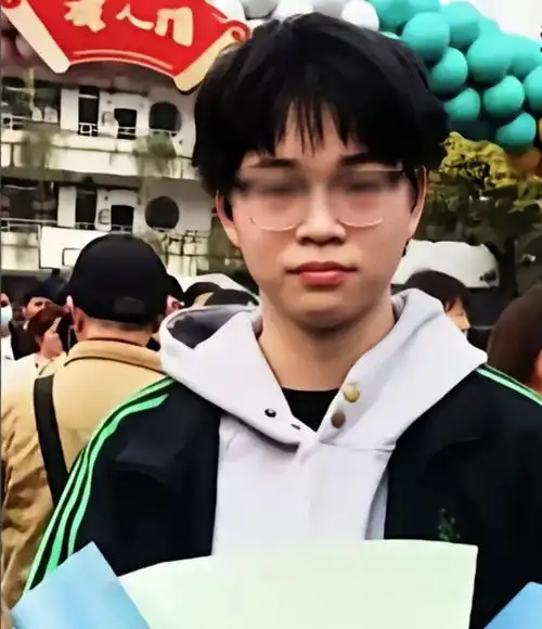 武汉18岁男孩失踪5天,官方通报找到尸体,嫌疑人是64岁的老头