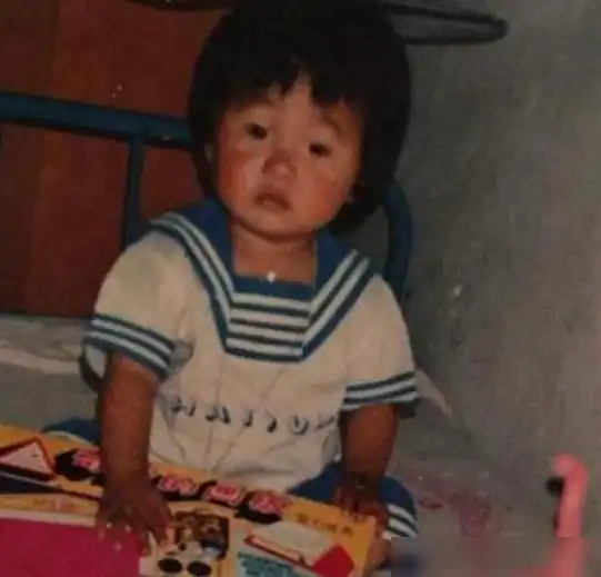 李荣浩我小时候可是大眼睛,一开始不信,看到童年照后网友懵了