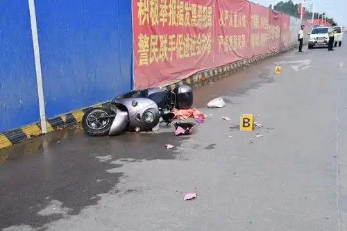 单身规定,电动车后座不能坐成人,这让年轻情侣该怎么办