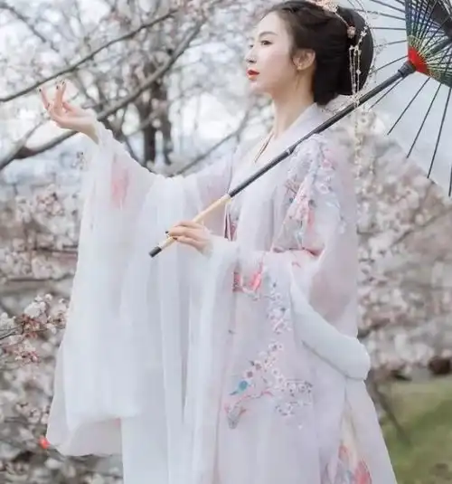心理学第一眼你更喜欢哪一套汉服测出你古代另一半是何身份
