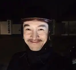胡歌拒绝粉丝集资为其过生日,建议多刷几遍牙,自拍照又在自黑了
